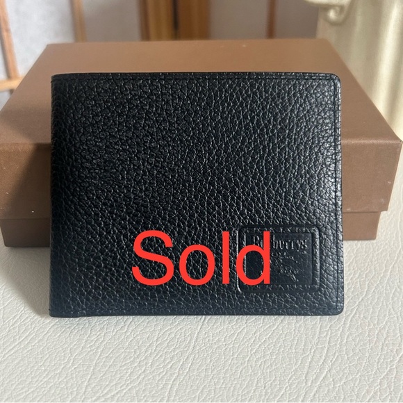 Burberry Textured Black Leather bi fold wallet. VINTAGE